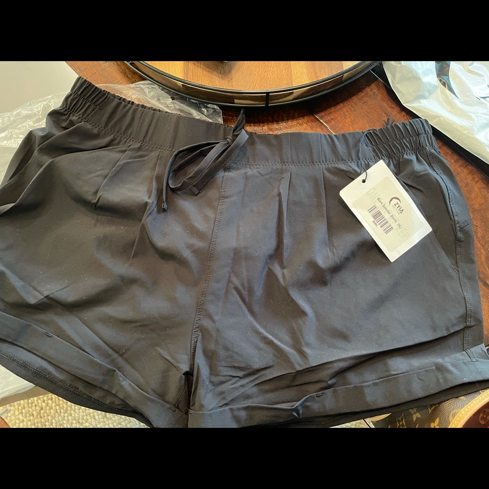 NWT-ZYIA BLACK SUMMER SHORTS